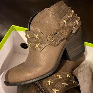 VERY VOLATILE Western Booties (Real Leather) Size 6